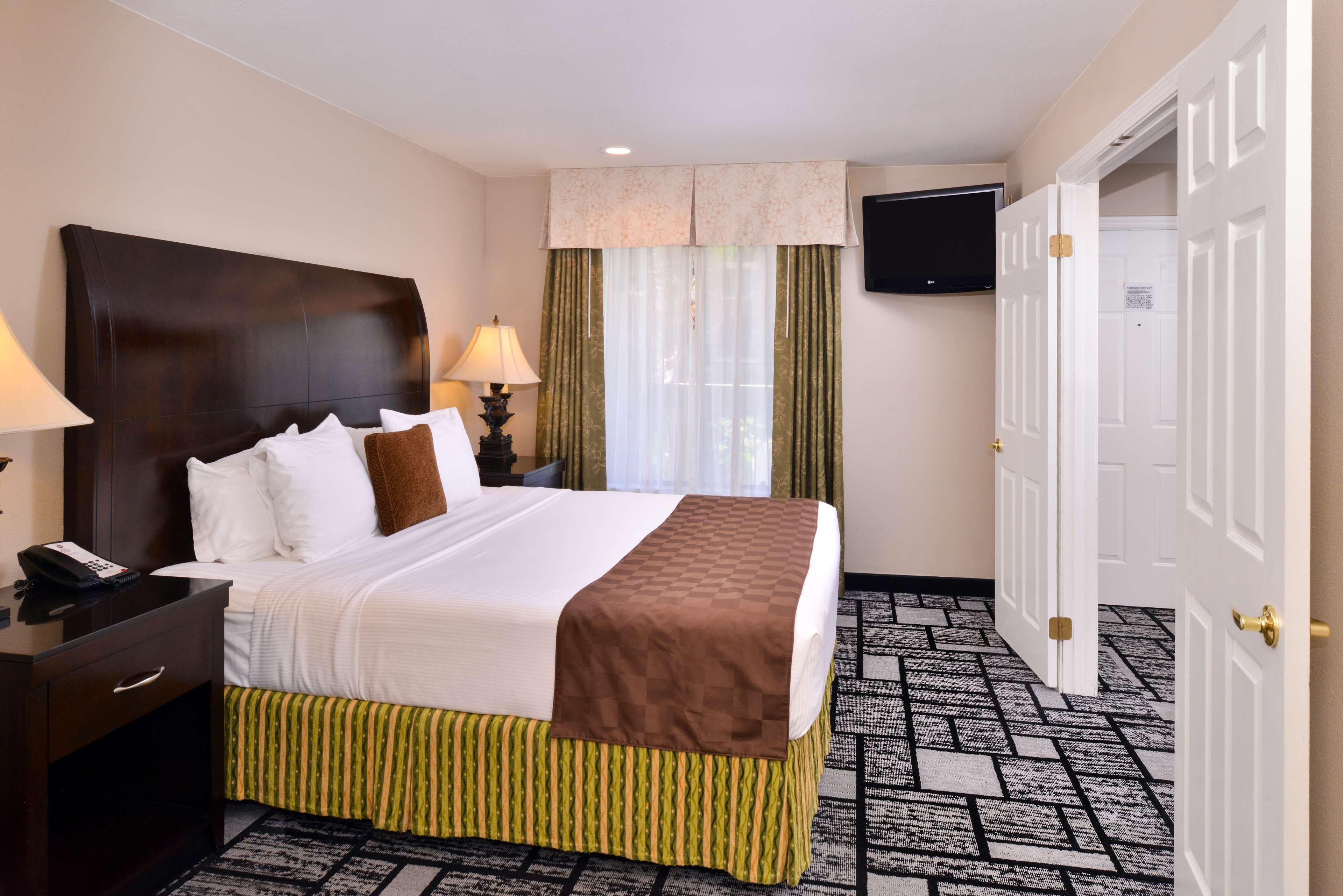 Best Western Plus Meridian Inn & Suites, Anaheim-Orange Exterior photo