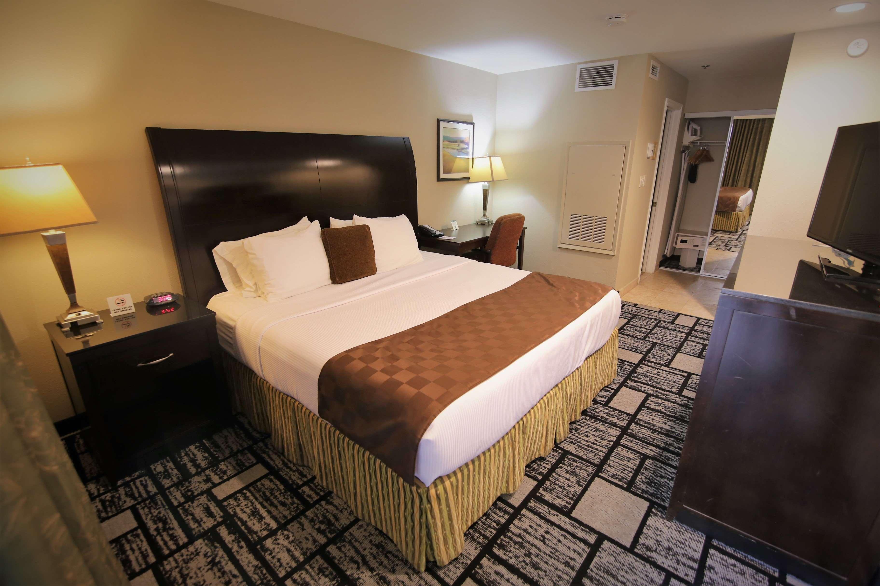 Best Western Plus Meridian Inn & Suites, Anaheim-Orange Exterior photo